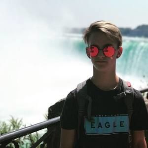 Meet your Posher, Ethan